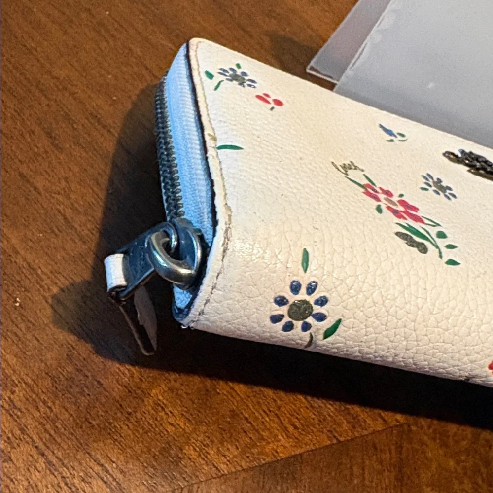 Coach Floral Wallet White/Pink blue green blooms/Silvertone Hw pebble LeatherEUC